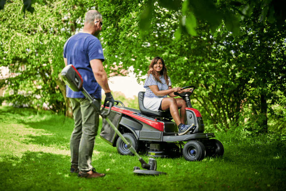 Animated pictures that show Freedom 28e share ability with an hedge trimmer, grass trimmer, blower, pruner and chainsaw